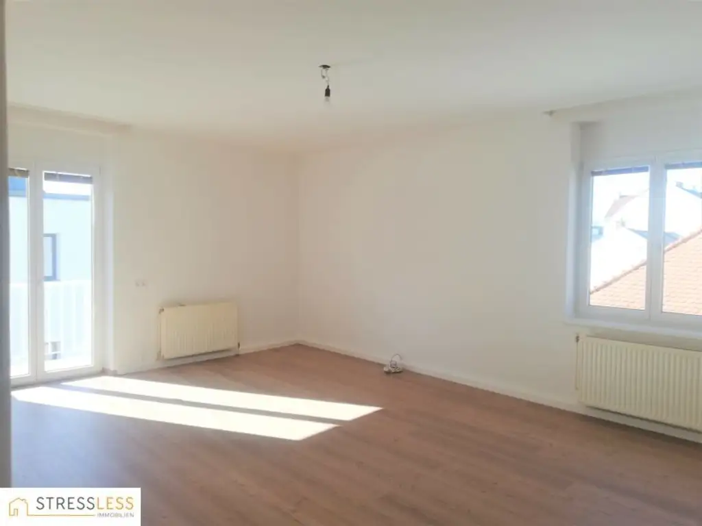 Licht durchflutete 3 Zimmer Wohnung mit verglaster Loggia und kleinem Balkon in zentraler Ruhelage von Korneuburg