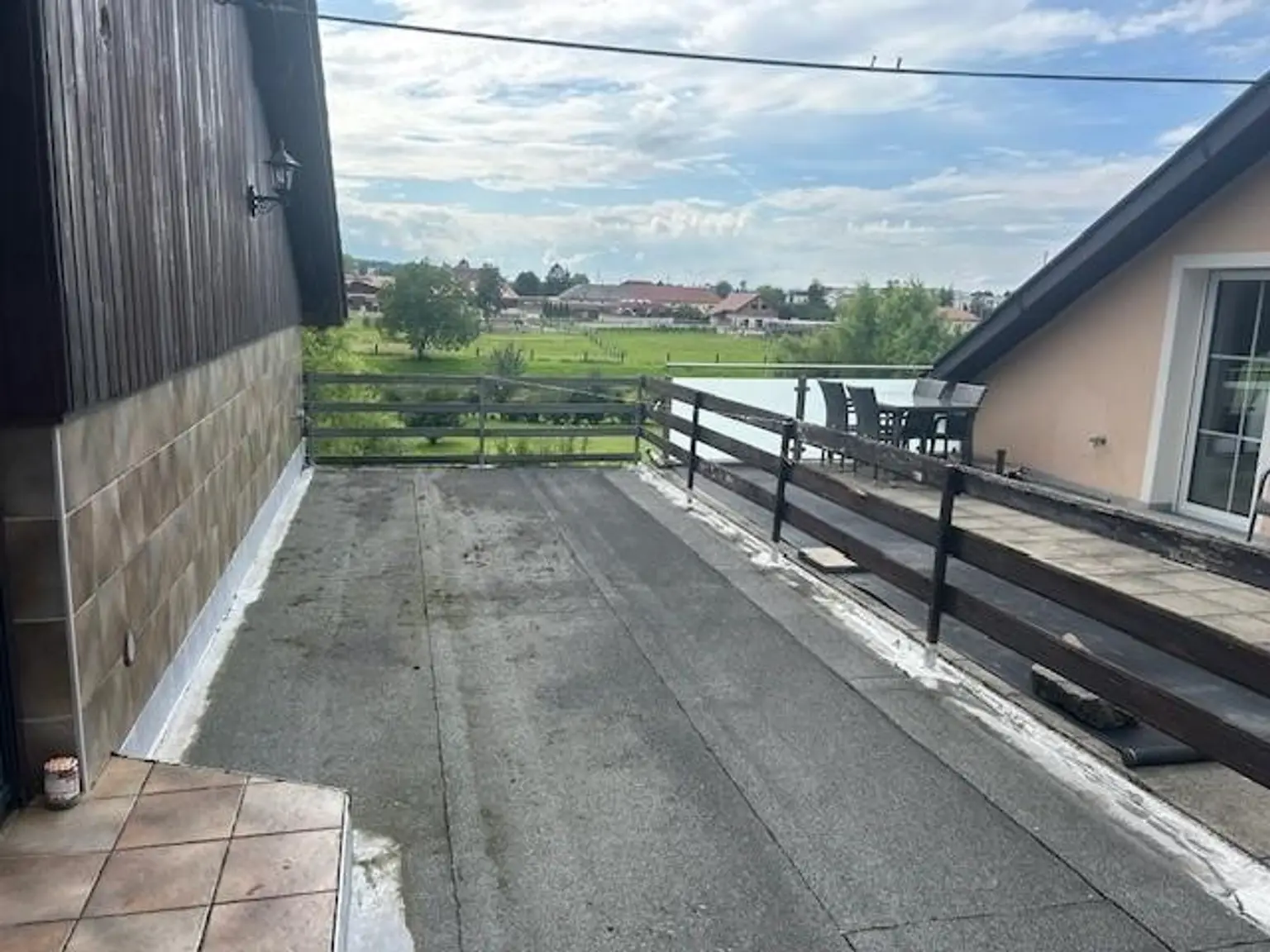 2 bis 3 Familienhaus mit Vollkeller,    mit  4 Garagen, Brunnen und Werkstatt  - sehr viel Wohnraum- 4 Bäder