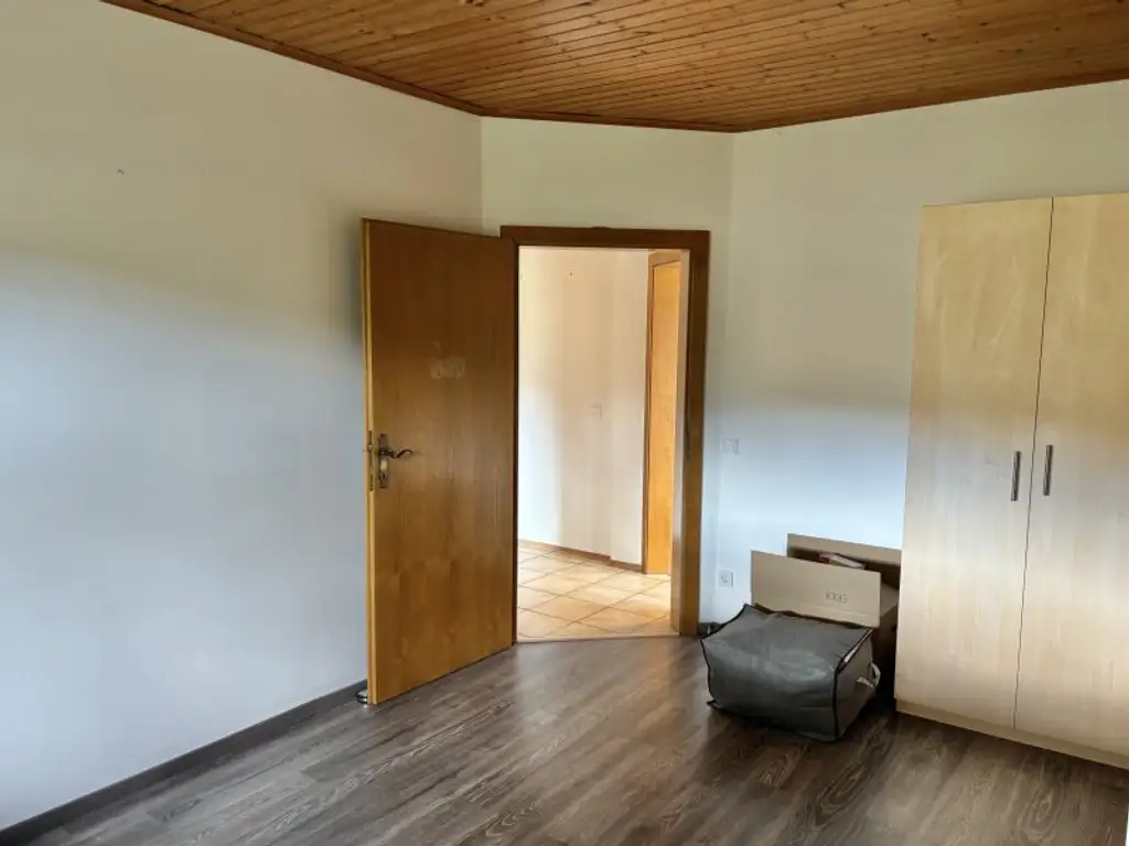 ** FAMILYS BEST **   Reinersdorf !! Bungalow mit ca. 122 m2 Wfl. in ruhiger, idyllischer Ortsrandlage mit ca. 1.200 m2 Eigengrund !!