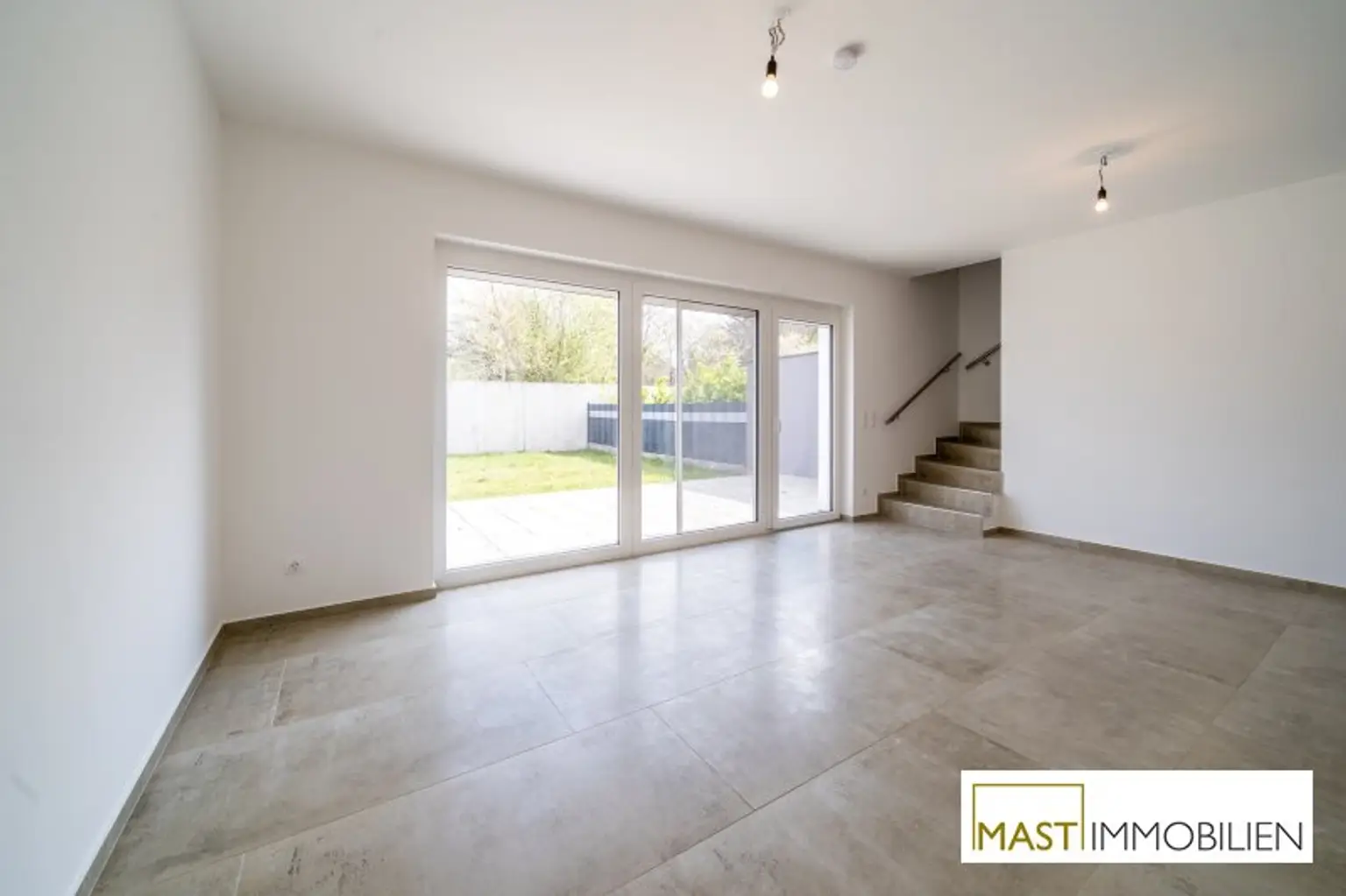 *NEU* - ab Oktober - 4 Zimmer Reihenhaus in Bahnhofsnähe