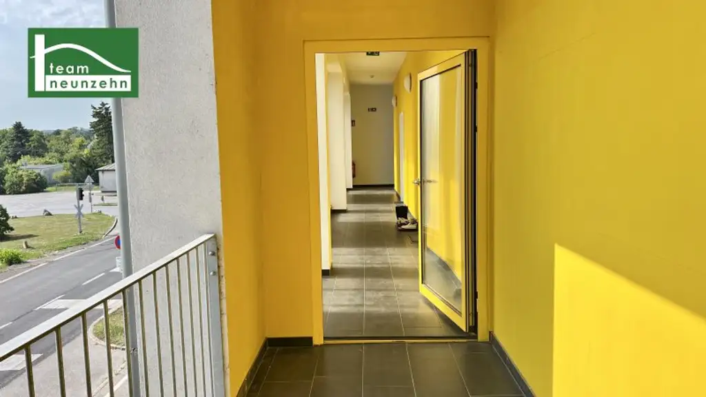 2 Zimmer-Wohnung in generalsaniertem Neubau mit ca. 6m2 Balkon.
