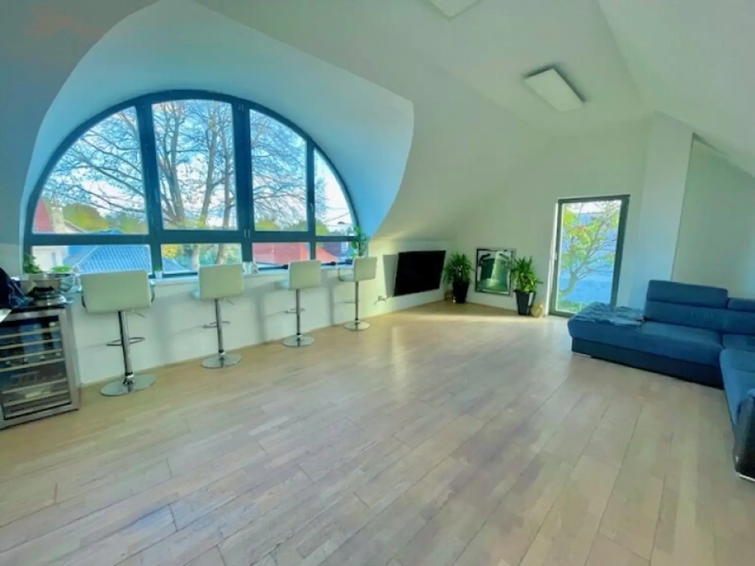 EIGENTUMSWOHNUNG mit herrliche TERRASSE & Garten- ELEGANTE 2-Zimmer-Wohnung in Top Lage von STAMMERSDORF!