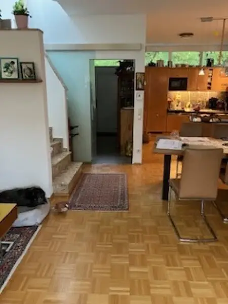 Schöne, sonnige Maisonette 3-Zimmer-Wohnung mit großer Dachterrasse sowie 2 Balkonen und 2 PKW-Abstellplätzen in Salzachnähe/Josefiau zu verkaufen