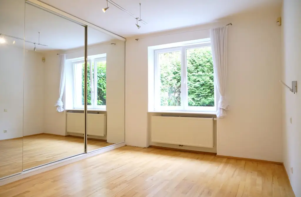 Einziehen und wohlfühlen! Moderne 2-Zimmerwohnung in Grün- und Ruhelage mit Terrasse und Eigengarten – Carport inklusive!