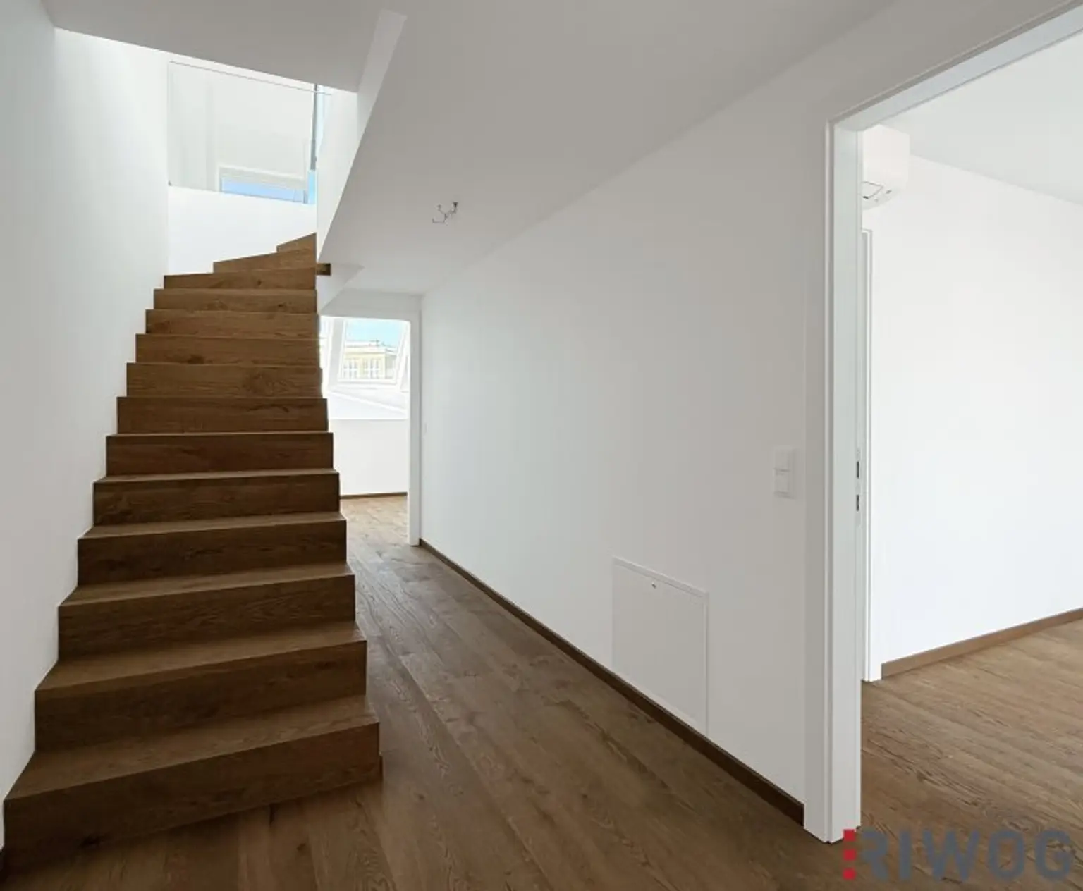 3-Zimmer Dachgeschoss-Maisonette Wohnung mit Balkon und südseitiger Innenhofterrasse | Schönbrunn-/Glorietteblick | Fernwärme | ERSTBEZUG