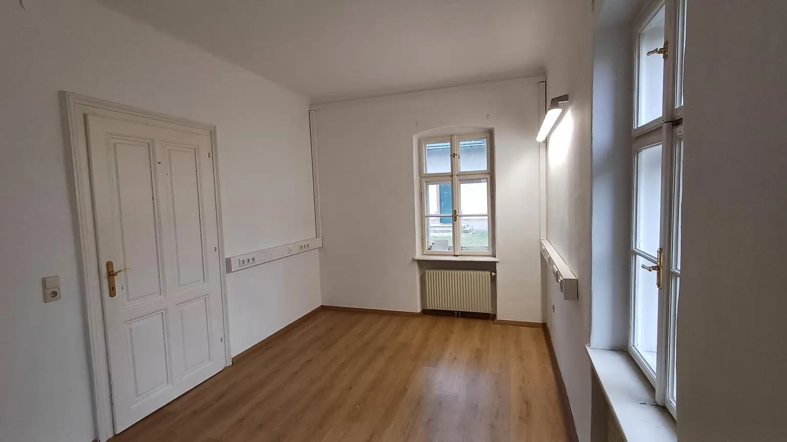 3 Bürohäuser, 38 Parkplätze in Toplage, hochfrequentiert, beste Infrastruktur