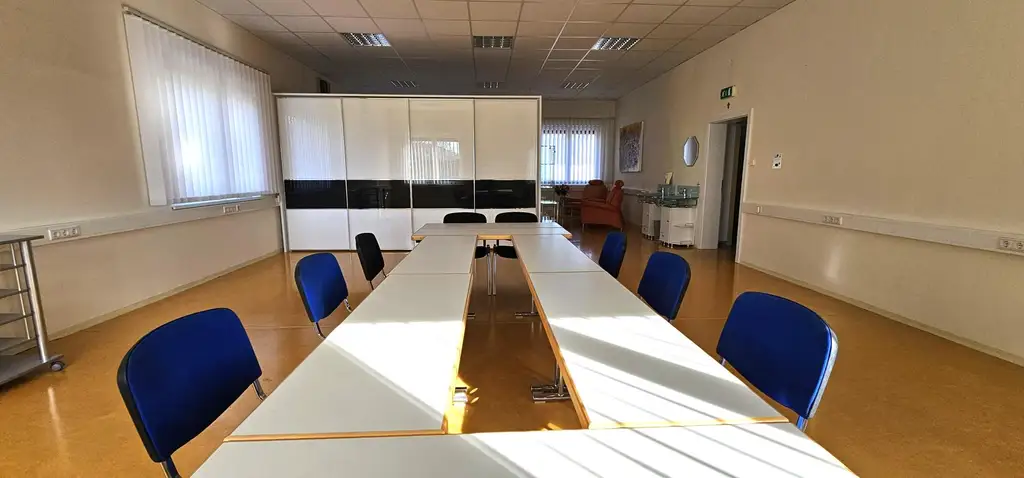 Modernes Bürohaus mit flexibel gestaltbaren Großraumbüros im Industriepark St. Veit