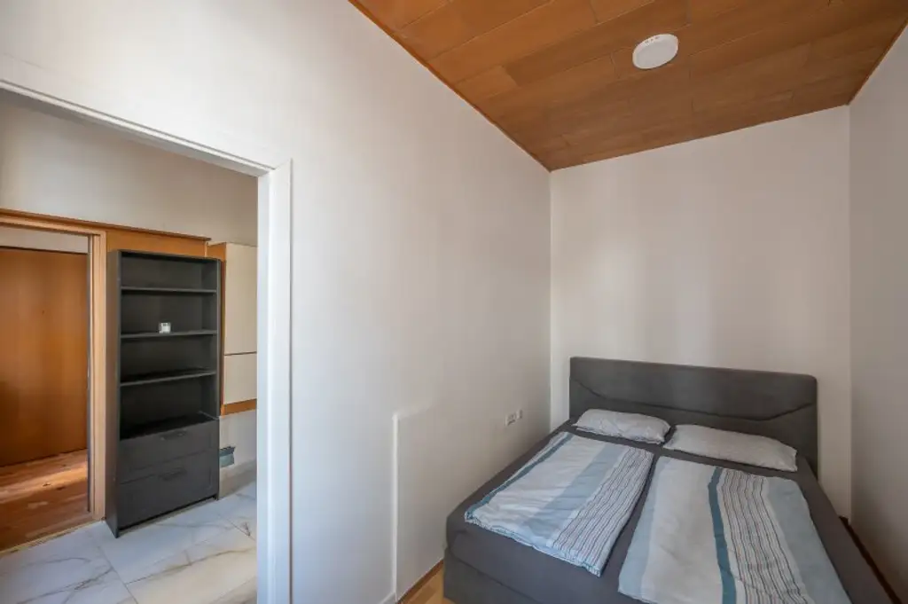 ++NEU++ sanierungsbedürftige 2-Zimmer Altbauwohnung mit Balkonoption