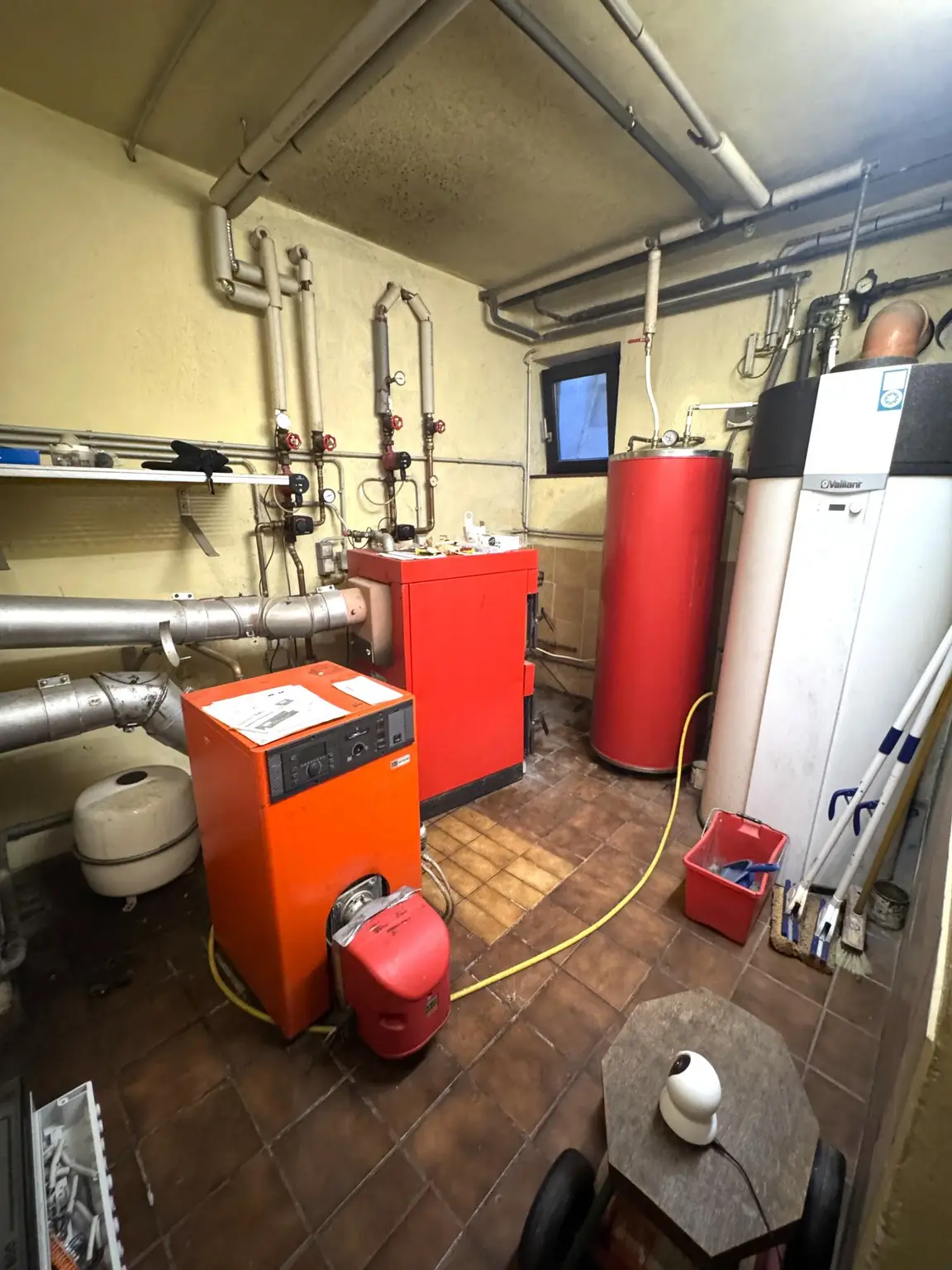 Großzügiges Einfamilienhaus mit Pool, Wintergarten und Doppelgarage mitten im Grünen!