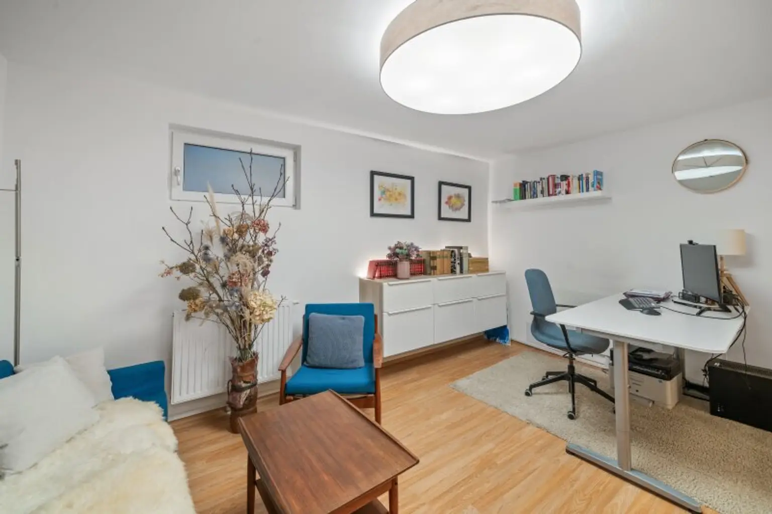 Wohnen mit Blick in den Wienerwald – Außergewöhnlicher Bungalow mit Pool und Photovoltaik