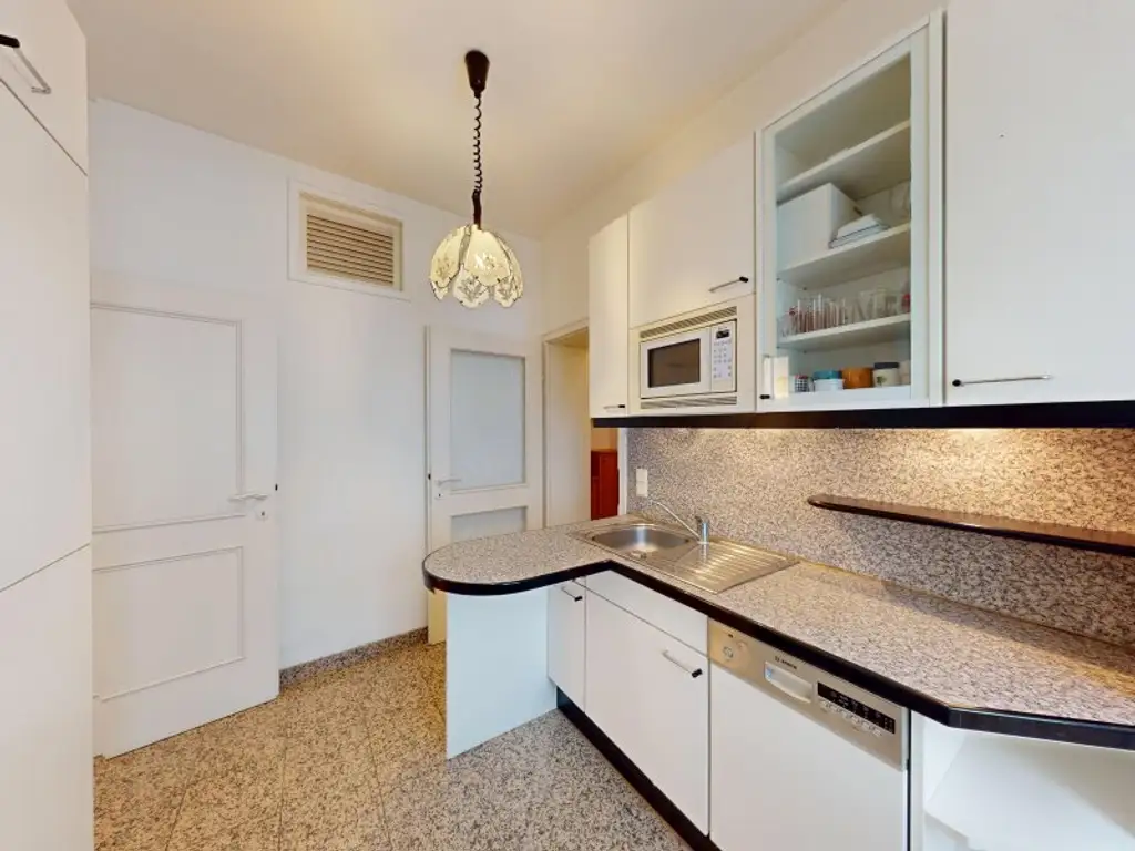 2-Zimmer Altbauwohnung in bester, zentraler Lage!