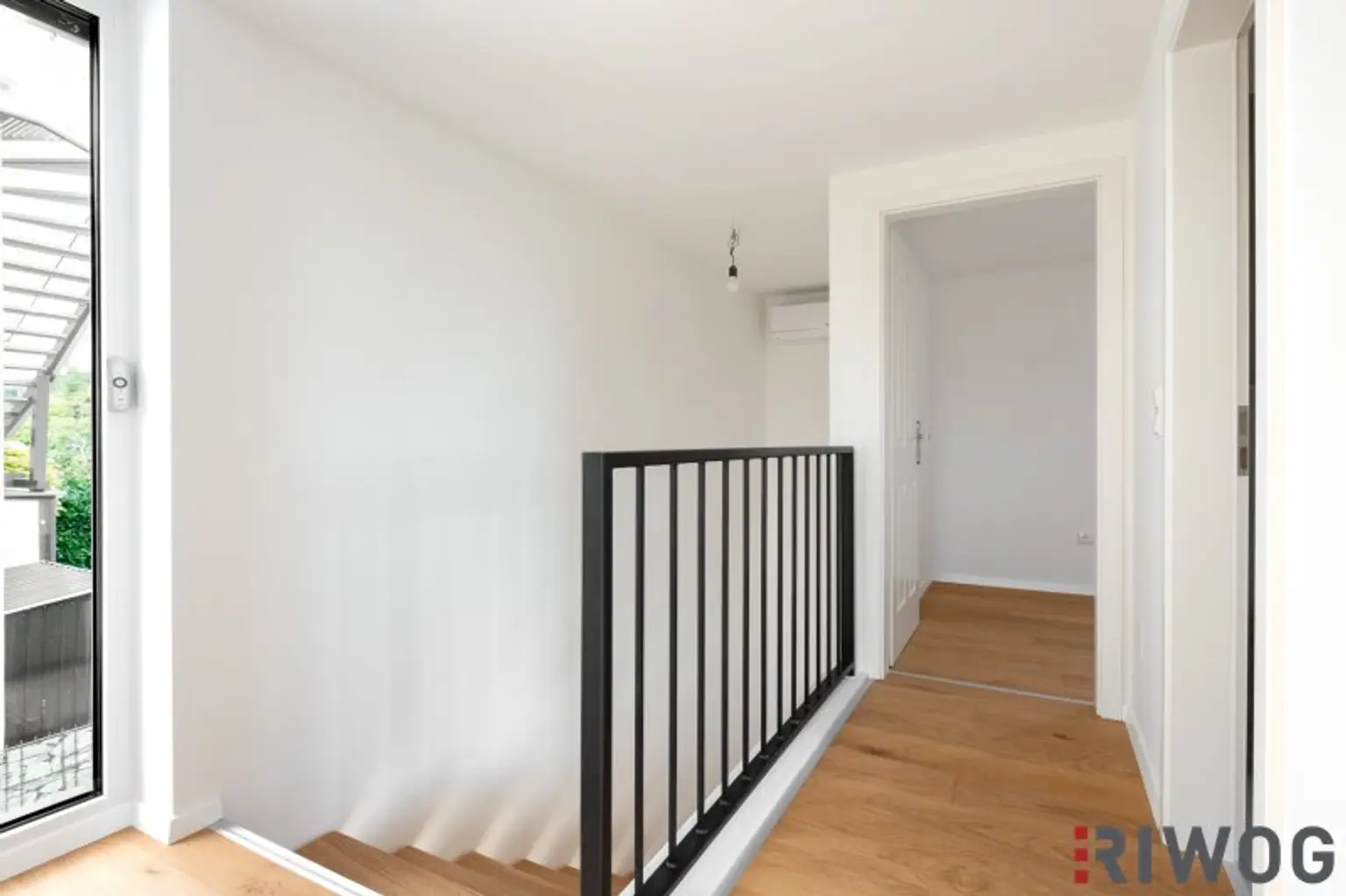 MINI VILLA AM HACKENBERG MIT CA. 37m² DACHTERRASSE UND IMPOSANTEM WEITBLICK AUF DIE CITY - EIGENGRUND IM KLEINGARTEN - GANZJÄHRIG BEWOHNBAR
