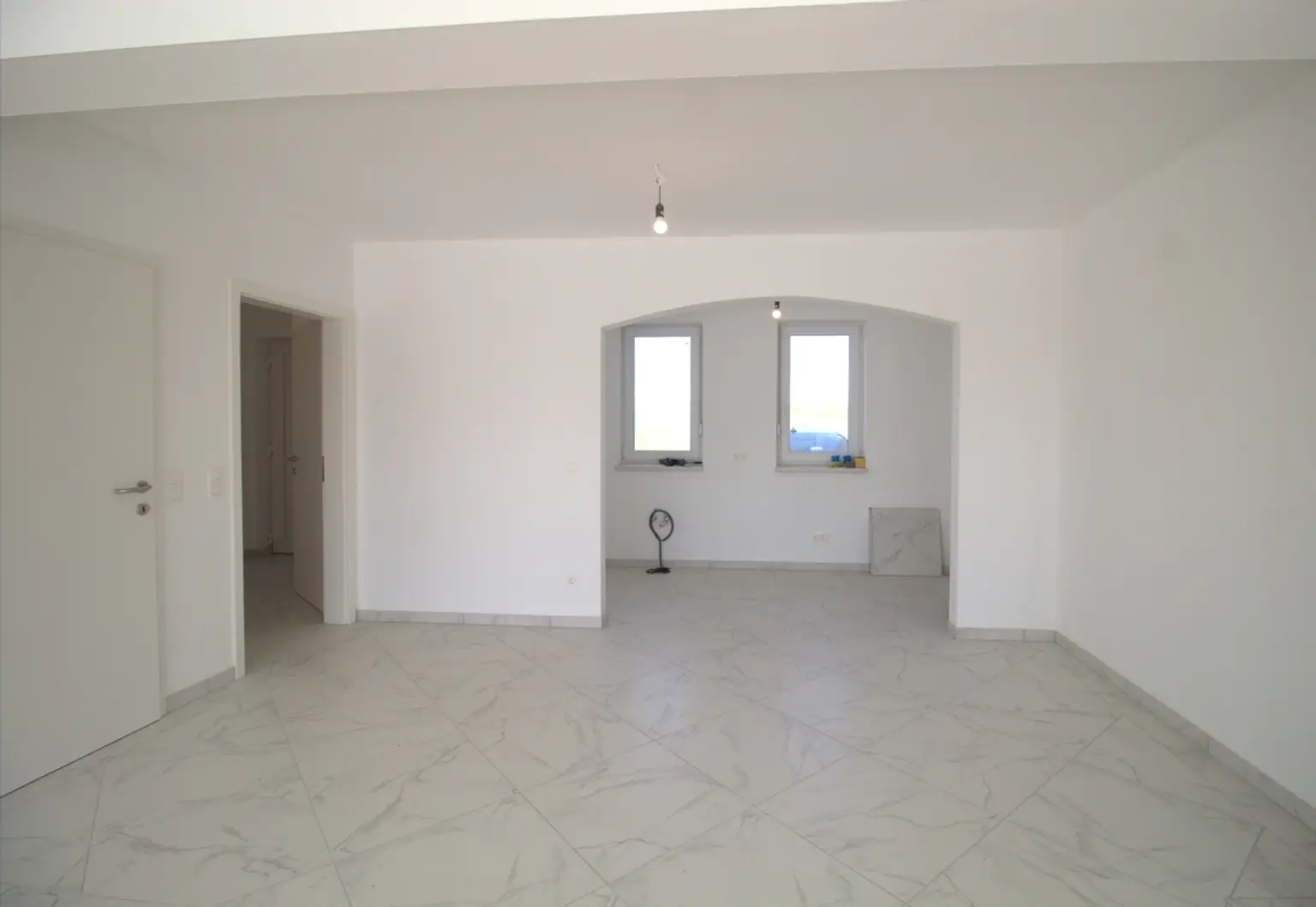 Essbereich mit Blick zum Rückenraum