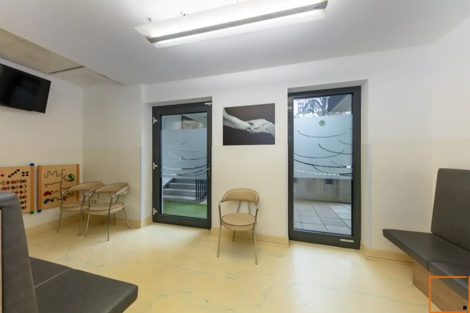 ARZTMEILE THERESIENGASSE _HERVORRAGEND EINGEFÜHRTE  ARZTPRAXIS SUCHT NEUEN EIGENTÜMER