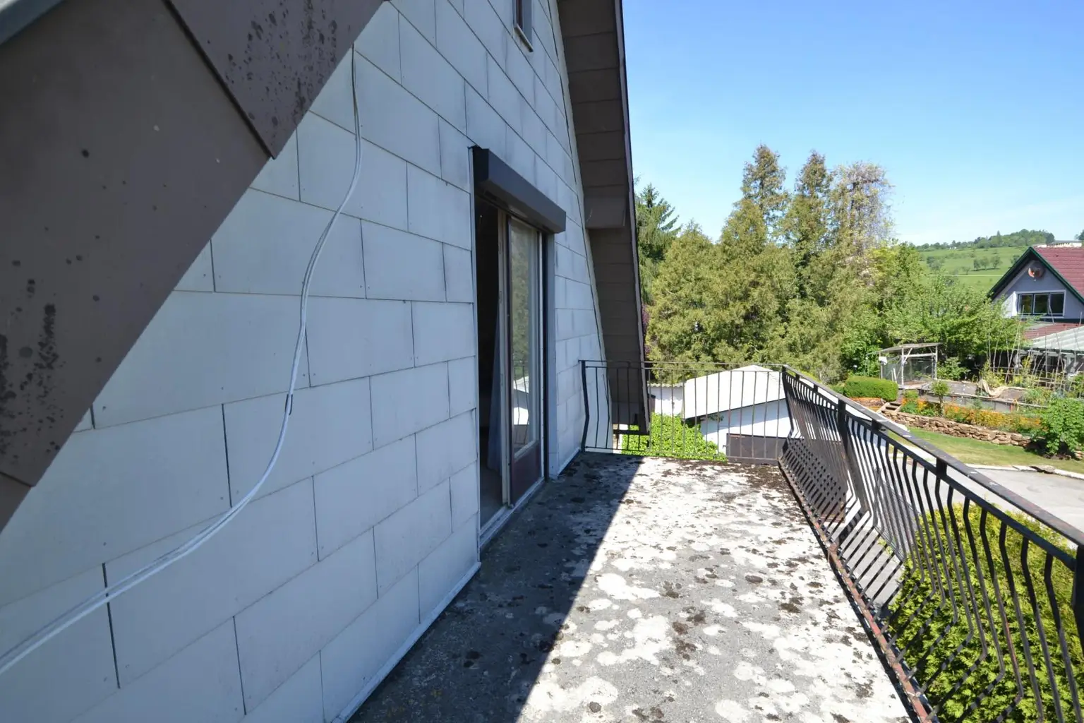 Terrasse mit Blick in den Garten