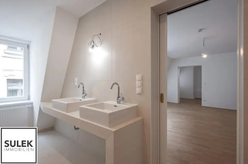 VIDEO-TOUR: traumhafte 3 Zimmer DG-Wohnung mit großem Wohnsalon in Bestlage * mit Blick zum Stephansdom *