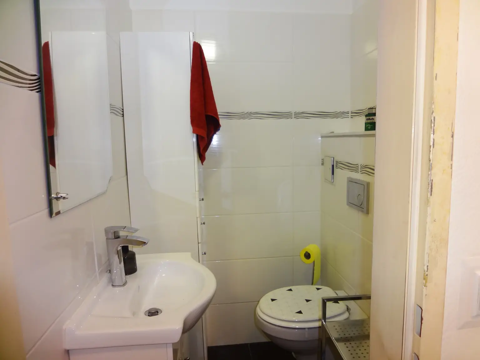 separates WC