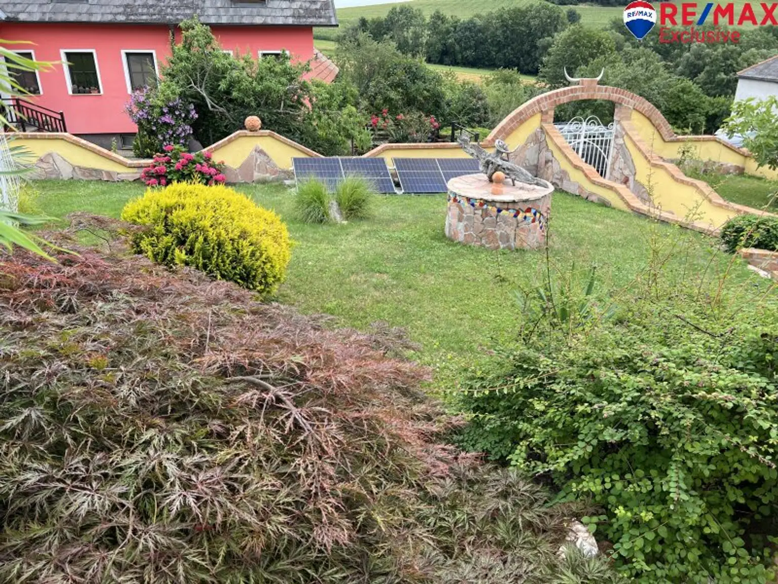 Charmantes Bauernhaus in Schwarzenbach – Ihr neues Zuhause mit Garten und Kamin!
