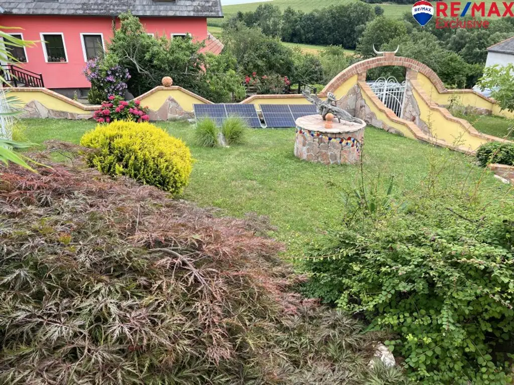 Charmantes Bauernhaus in Schwarzenbach – Ihr neues Zuhause mit Garten und Kamin!