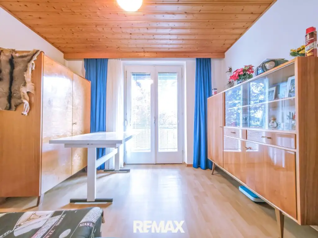 Großzügiges Einfamilienhaus mit vielseitigen Nutzungsmöglichkeiten in sonniger Lage von Oberperfuss!