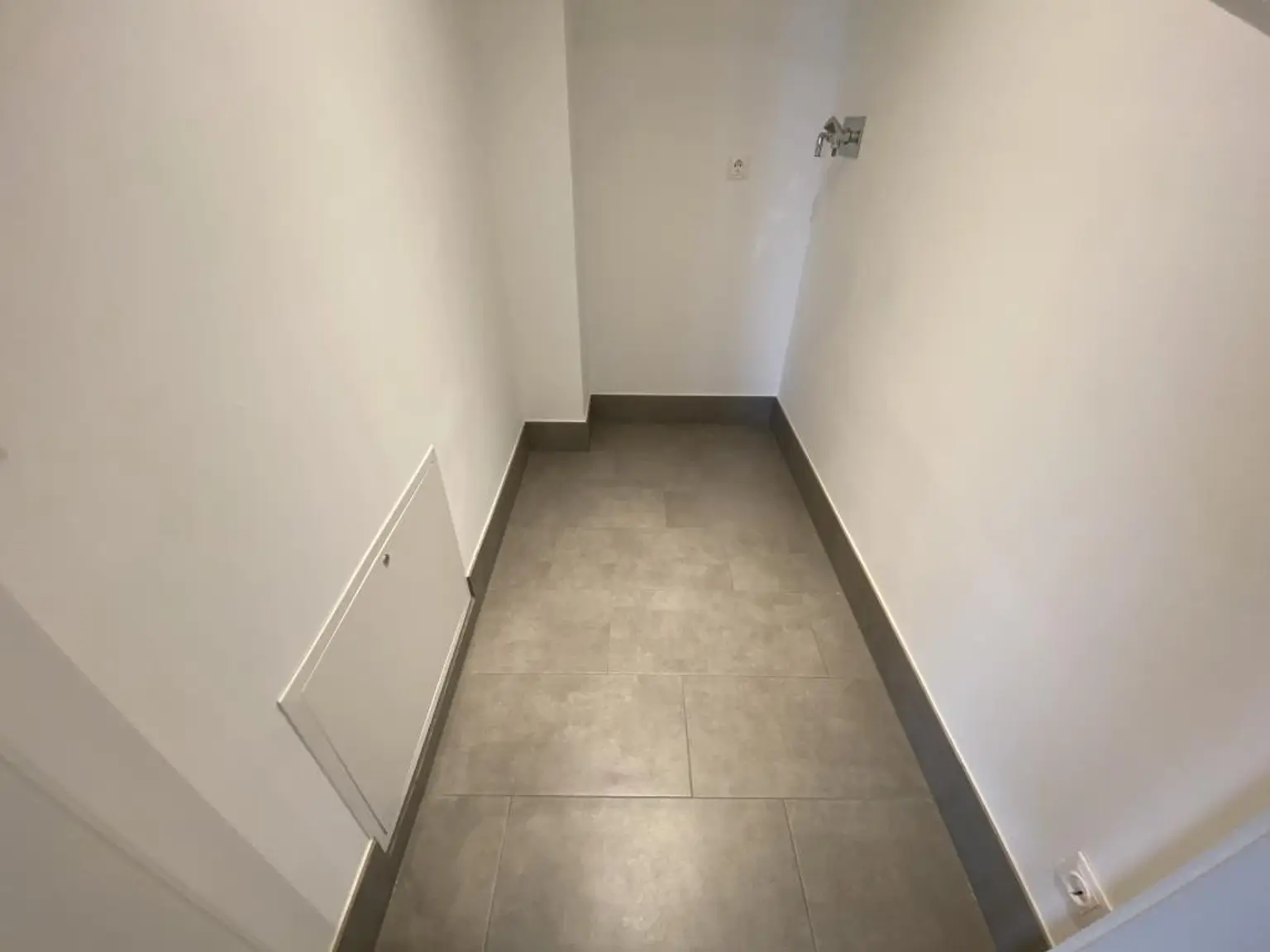 Traumwohnung mit super-großem, überdachten SÜD-Balkon!
