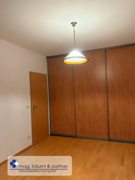 Frisch renovierte 2 Zimmerwohnung mit  Balkon