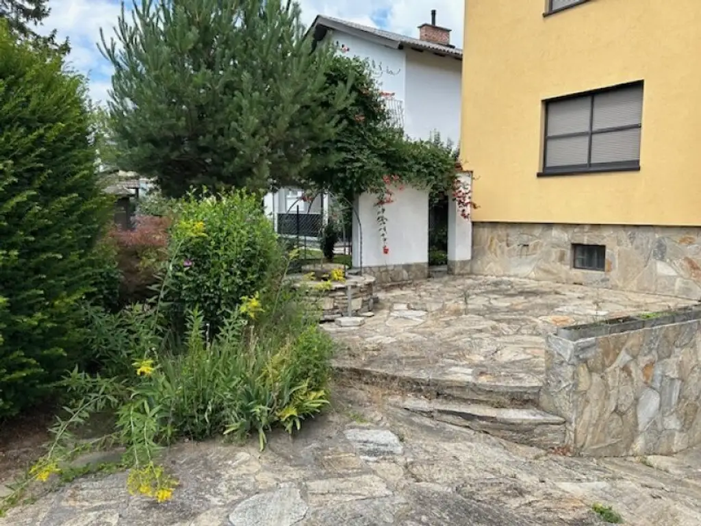 +++ TOP PREIS P.B. - KORNEUBURG, GROSSES 7 ZIMMER EIN -ZWEIFAMILIENHAUS, BENÖTIGT LIEBEVOLLE MODERNISIERUNG, toller Wintergarten und Terrasse Altbaumbestand GARTEN +++