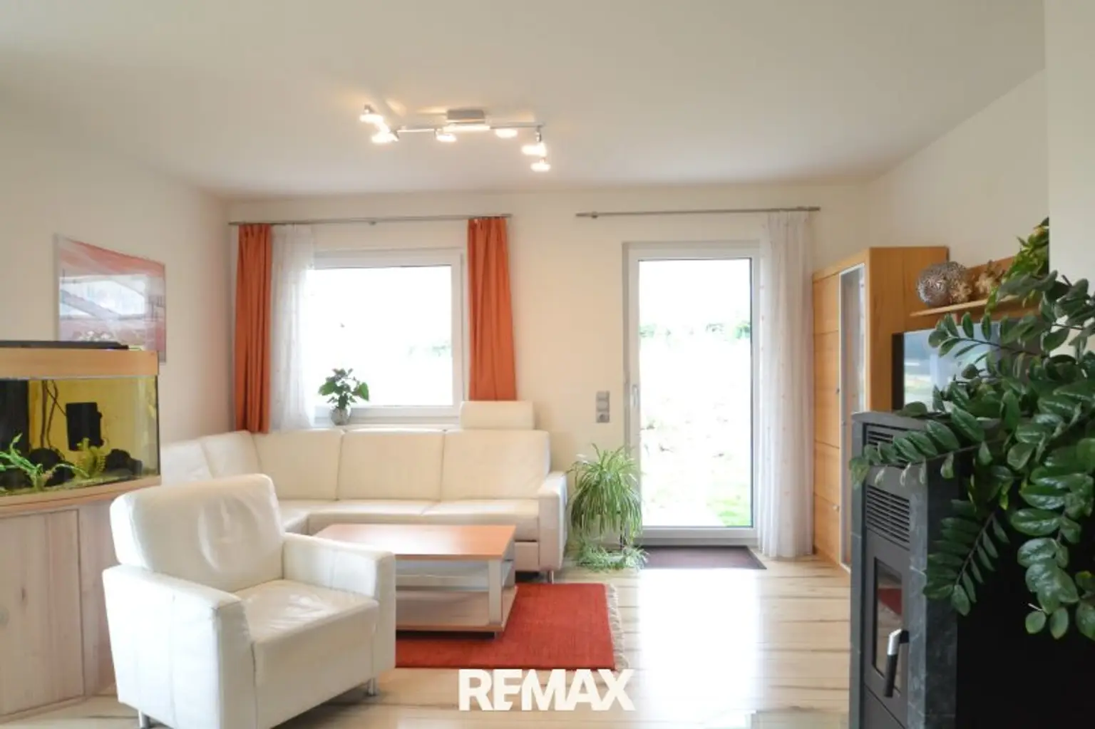 Wohnzimmer mit Ausgang zur Terrasse