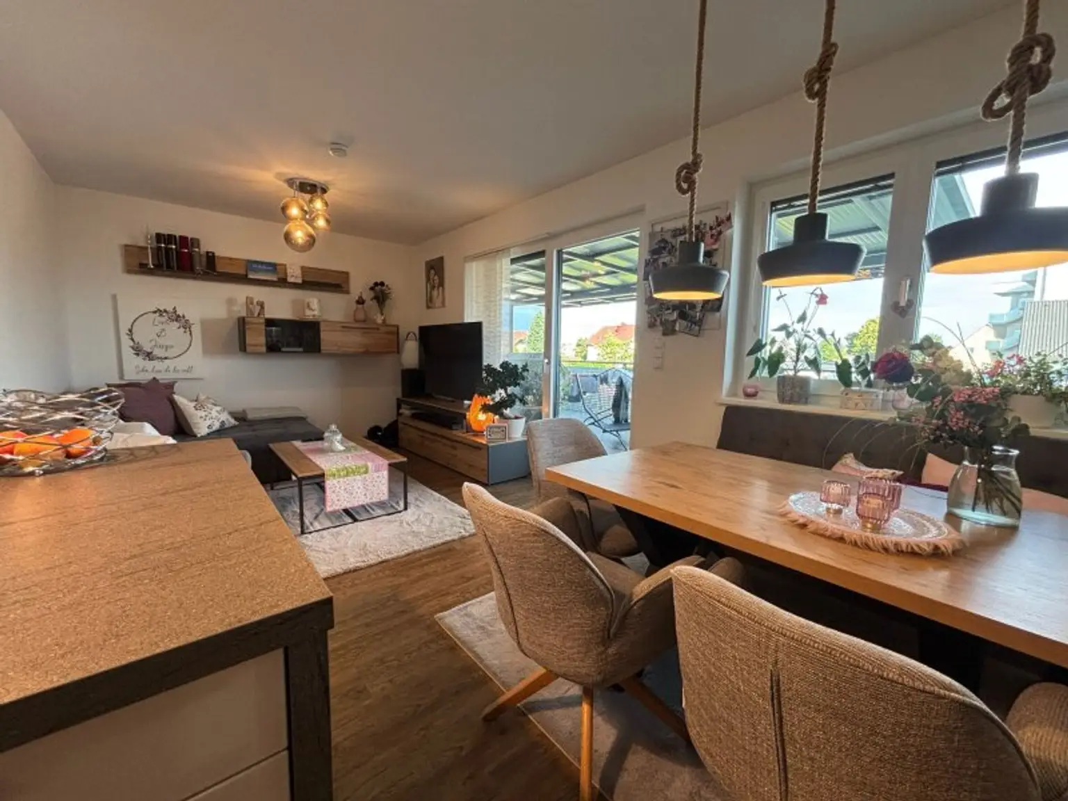 Essbereich & Wohnzimmer