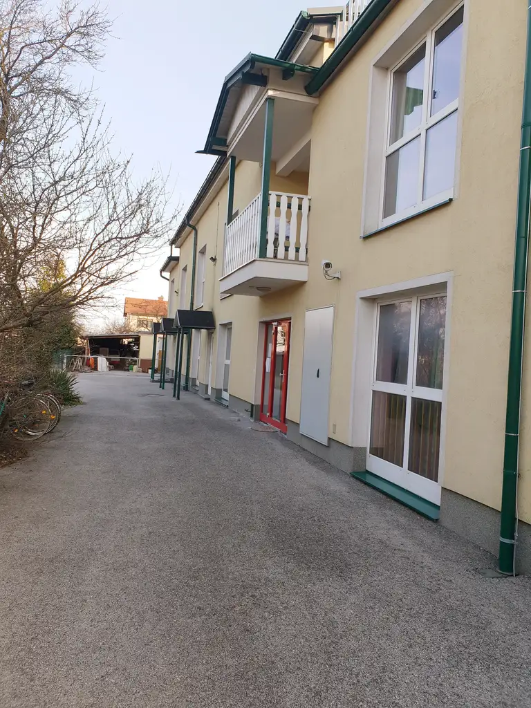 Ein - Zimmerwohnung mit neuer Küche + Balkon zu vermieten! (Inkl. Strom + Heizkosten)