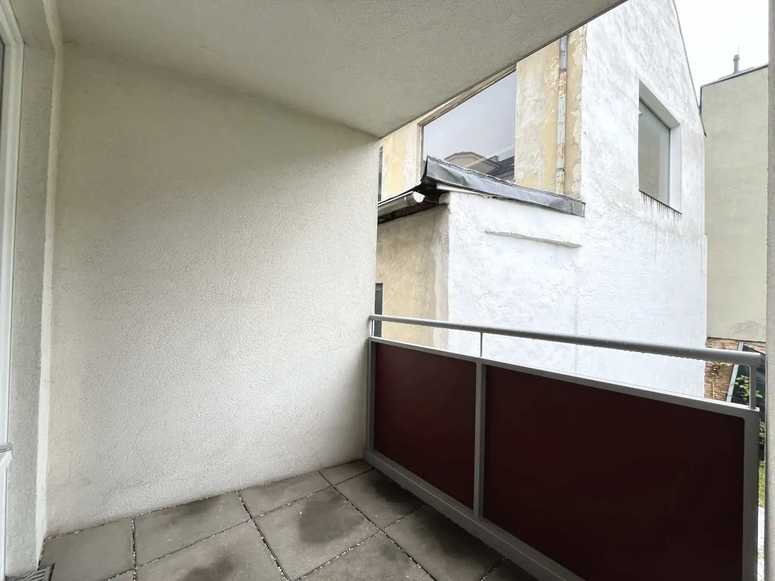 Moderne 2-Zimmer-Wohnung mit Loggia und optimaler Verkehrsanbindung!