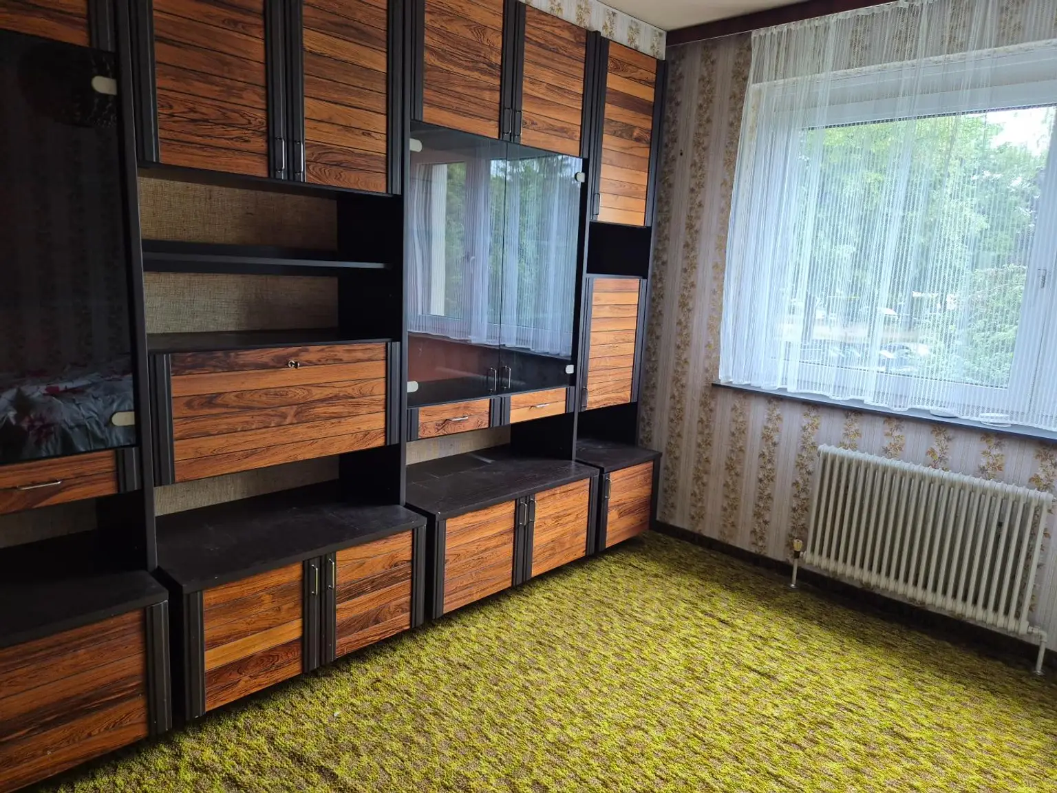 Renovierungsbedürftige 4 Zimmer Wohnung mit Loggia
