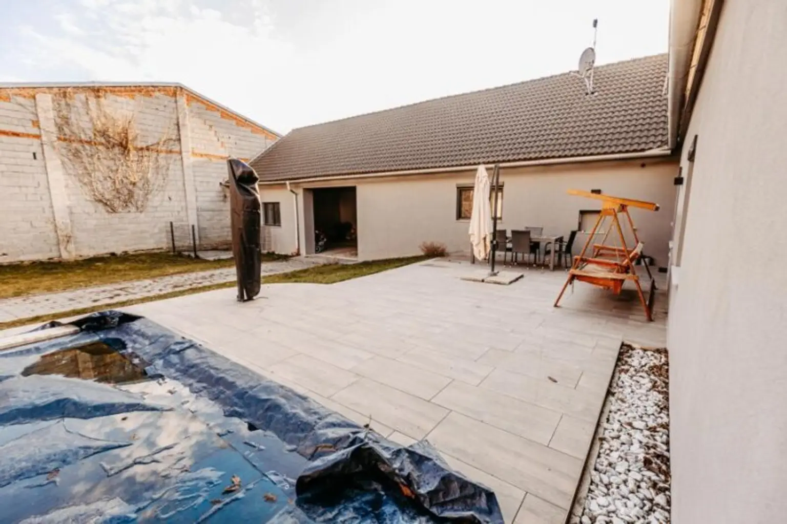 Verträumtes Bauernhaus neu adaptiert (2013) mit Toreinfahrt, Pool, Stadel und Schuppen