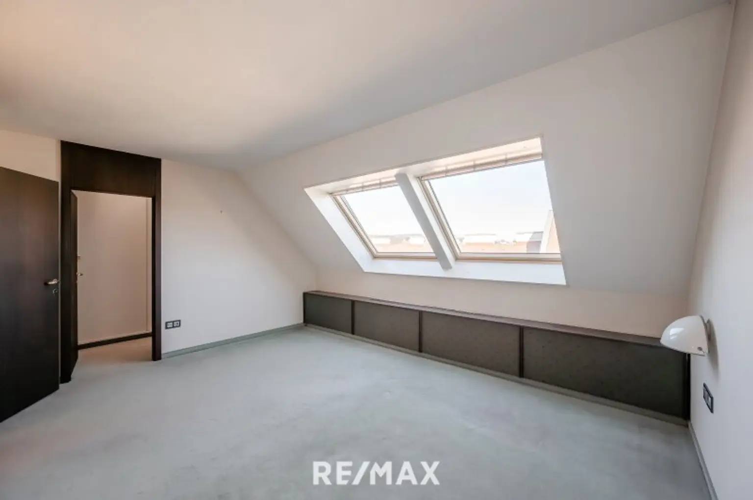 Schlafzimmer mit Schrankraum