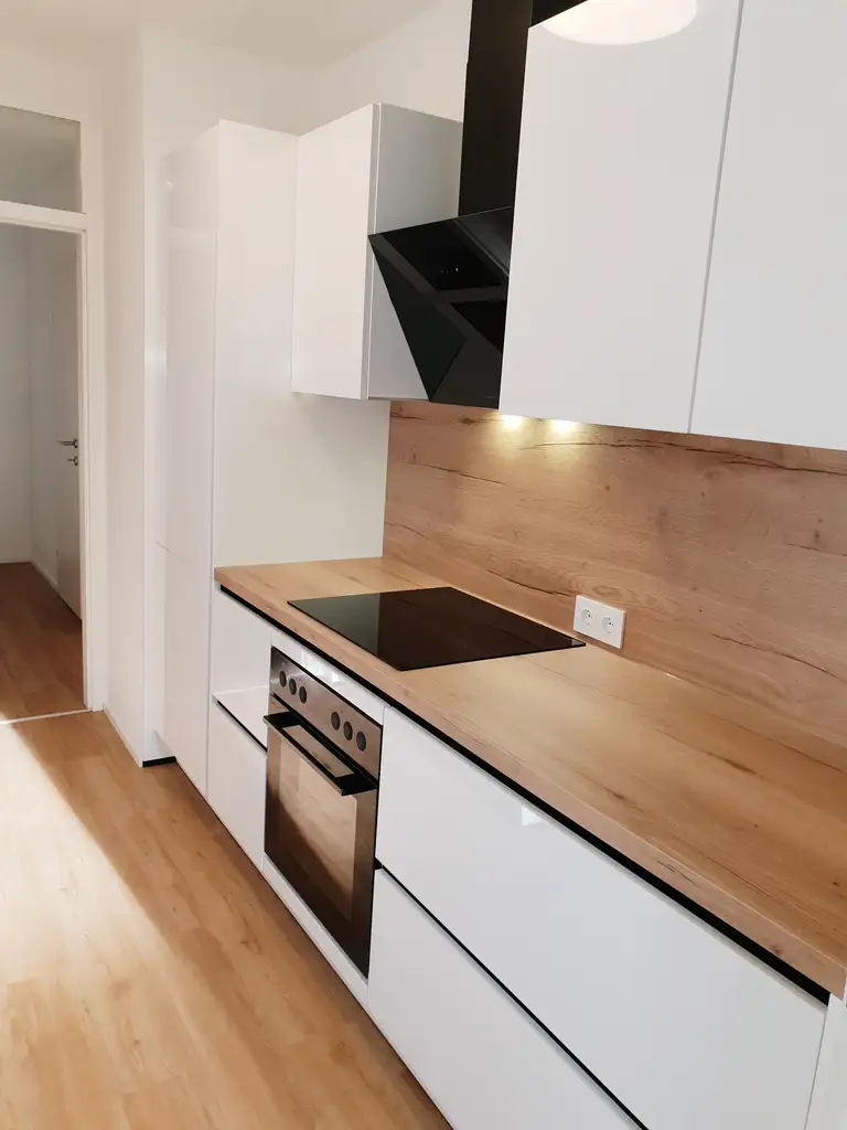 Neu sanierte Wohnung mit edler Küche - nähe Neufelder See!