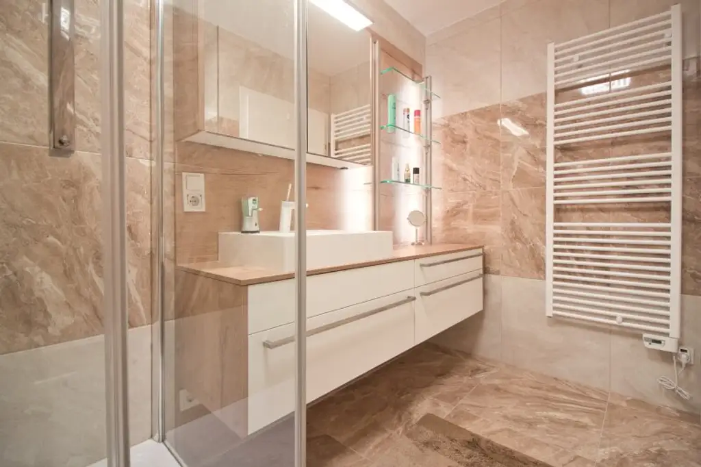 Exklusive 4-Zimmer Dachgeschosswohnung | private 39 m² Dachterrasse & Terrasse auf Wohnebene | Klimaanlage