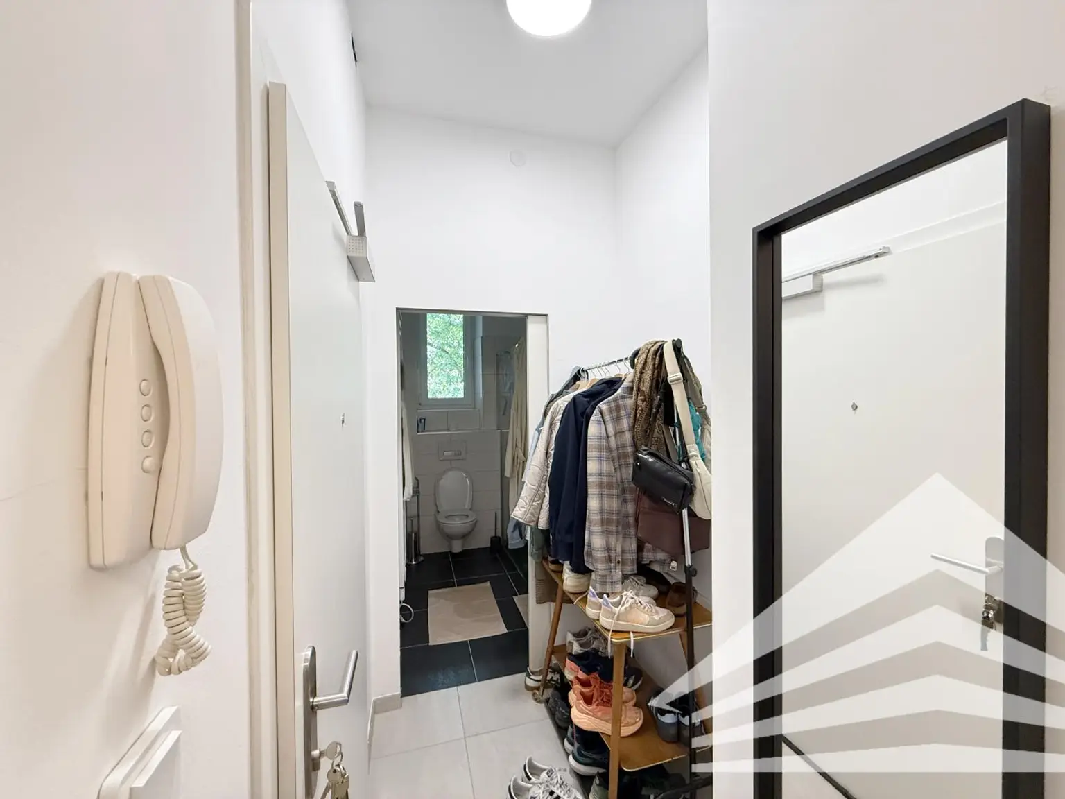 Großzügige 2 Zimmerwohnung mit Innenhofbalkon und moderner Einbauküche!
