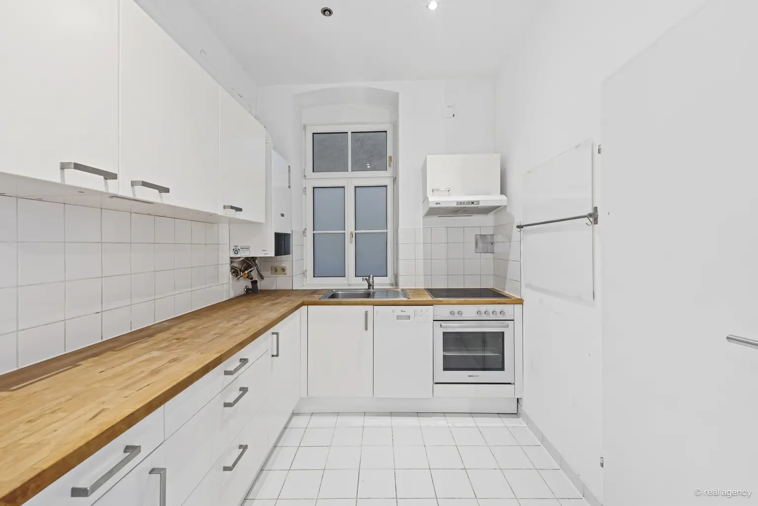 SERVITENVIERTEL - viel Wohnung auf wenig M²- und dann auch noch eine Terrasse im Regelgeschoß!