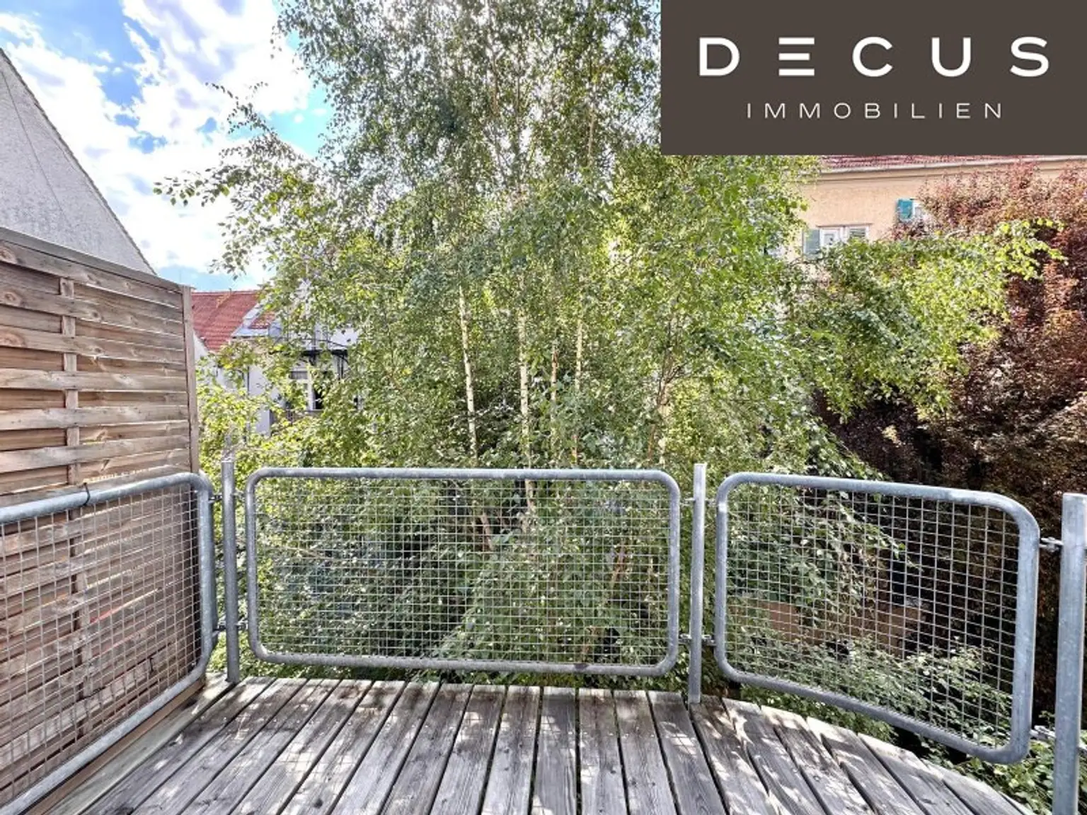| CHARMANTE 2-ZIMMER-WOHNUNG MIT SONNIGEM BALKON | GRÜN- & SCHLOSSBERGBLICK | ca. 44,1m² | 2.OG | IDEALE LAGE