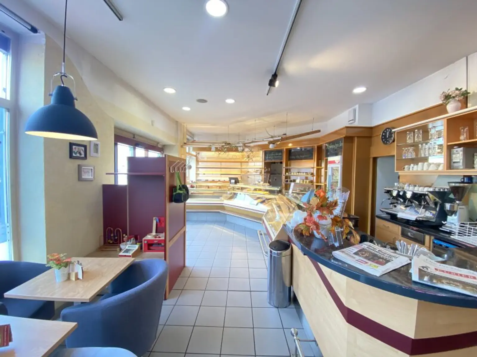 GESCHÄFTSLOKAL + Weidlinger Straße + FREQUENZLAGE - ehemals BÄCKEREI!