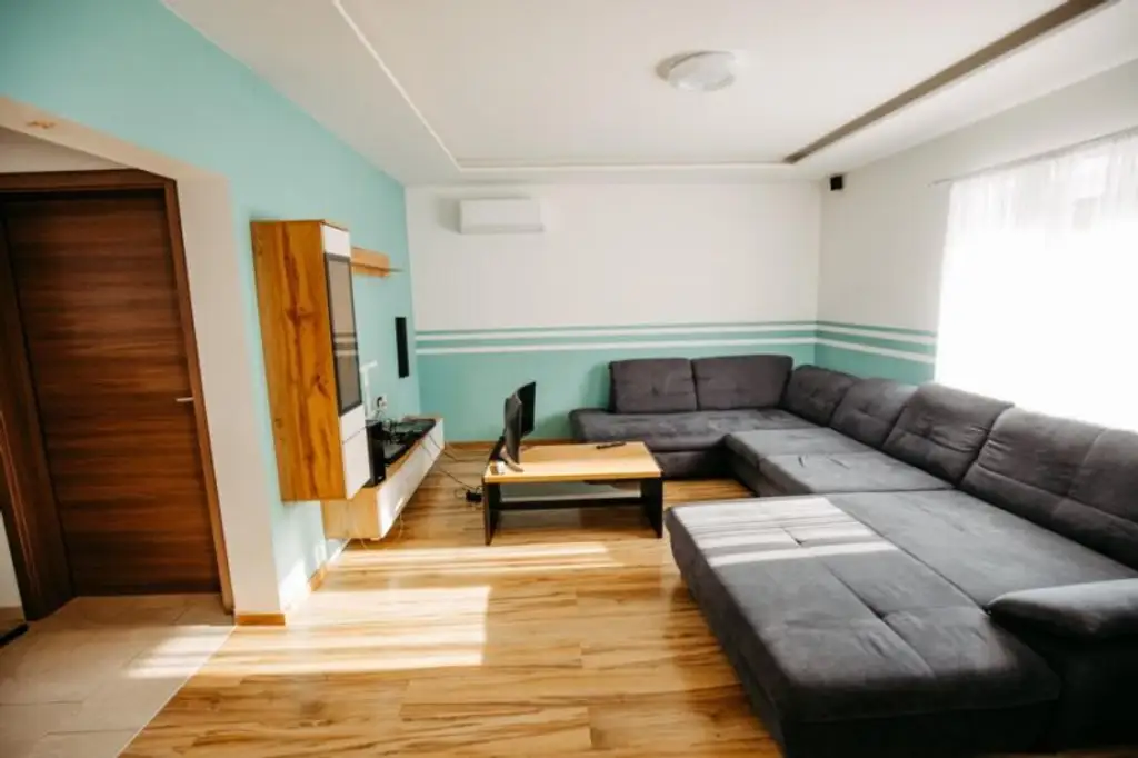 Verträumtes Bauernhaus neu adaptiert (2013) mit Toreinfahrt, Pool, Stadel und Schuppen