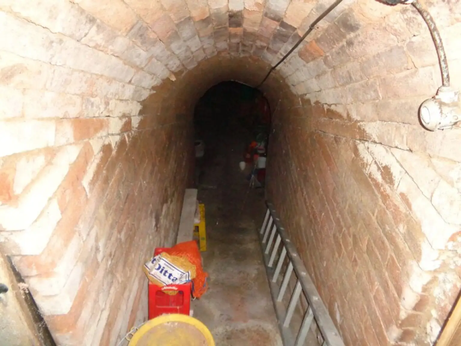 Jedenspeigen: S- Bahn: kleiner, bezugsfertiger Wohnhit mit Innenhof,ohne Garten