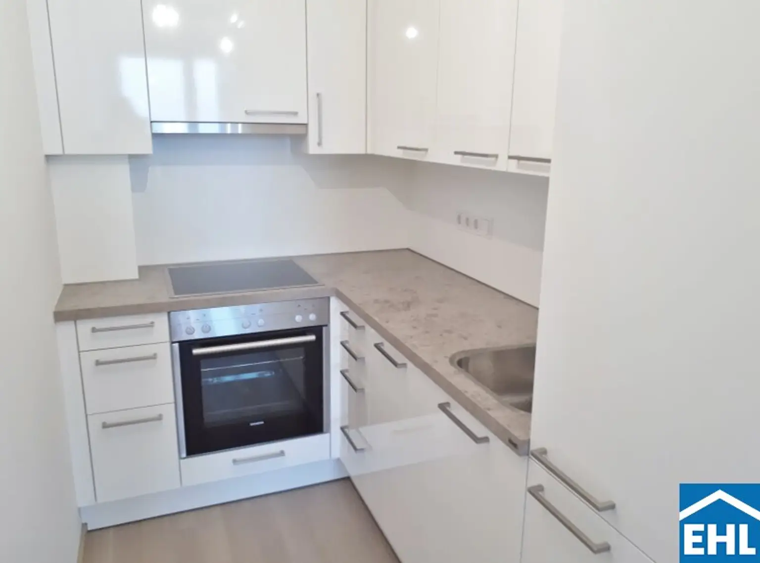 1,5-Zimmerwohnung mit Balkon bei der U1!