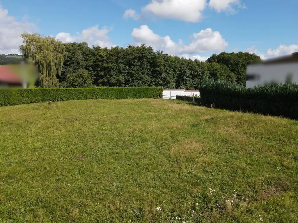 Sonniges Grundstück mit Plus an Potenzial