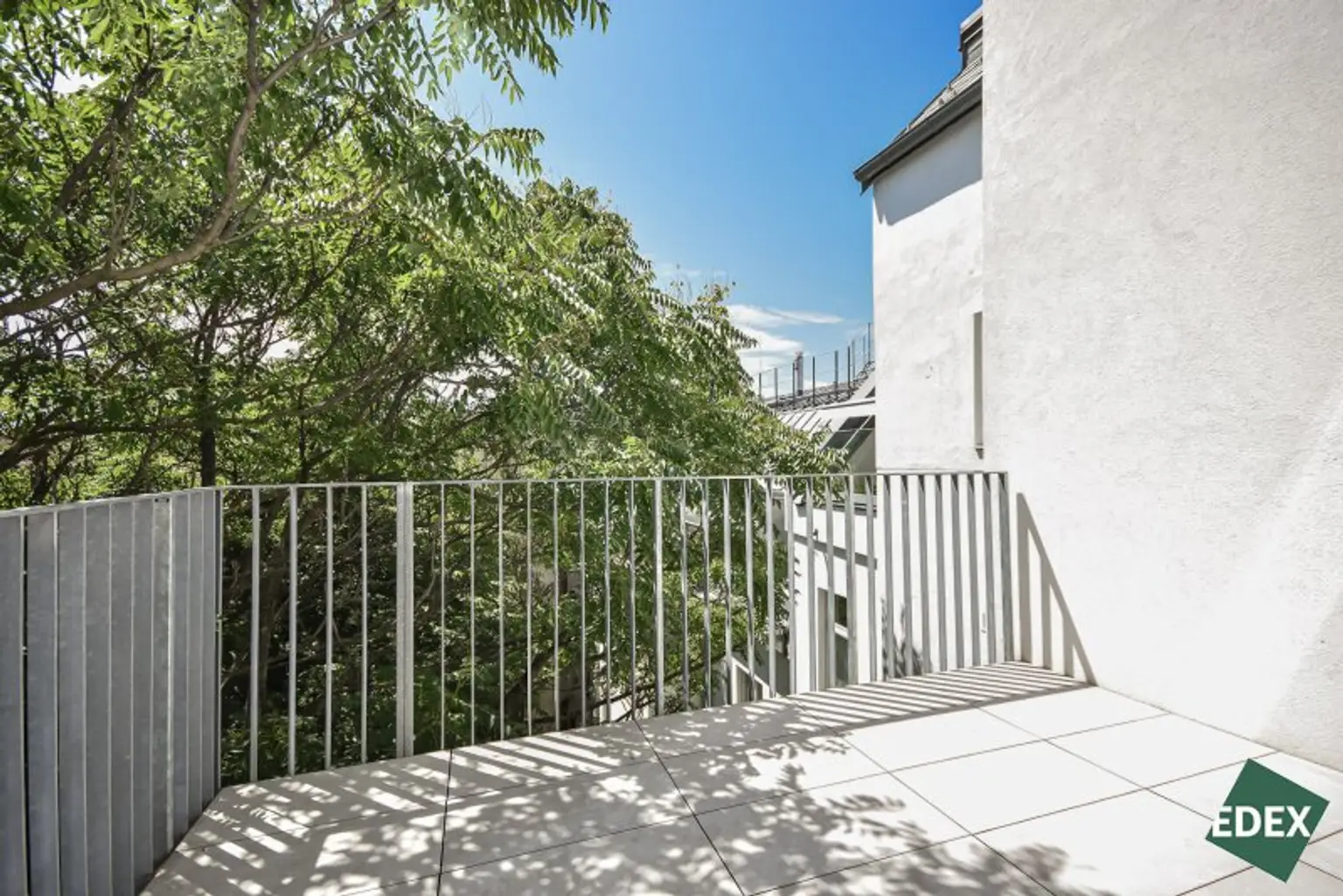 ERSTBEZUG | Traumhafte 2-Zimmer DG-Wohnung mit Loggia & Terrasse in den ruhigen Innenhof