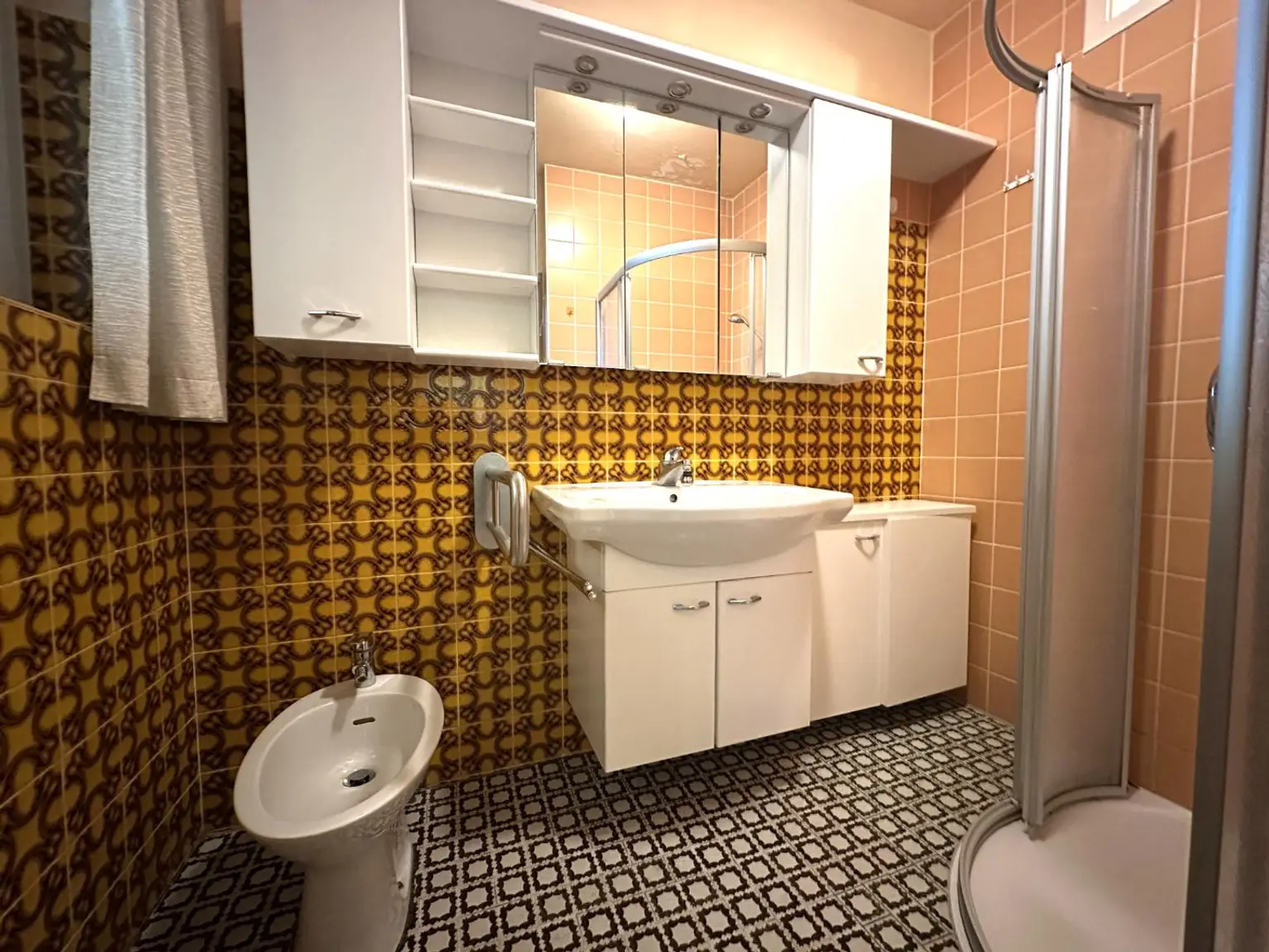 ***Idyllisches Ein- bis Zweifamilienhaus – Natur pur und sofort beziehbar !***