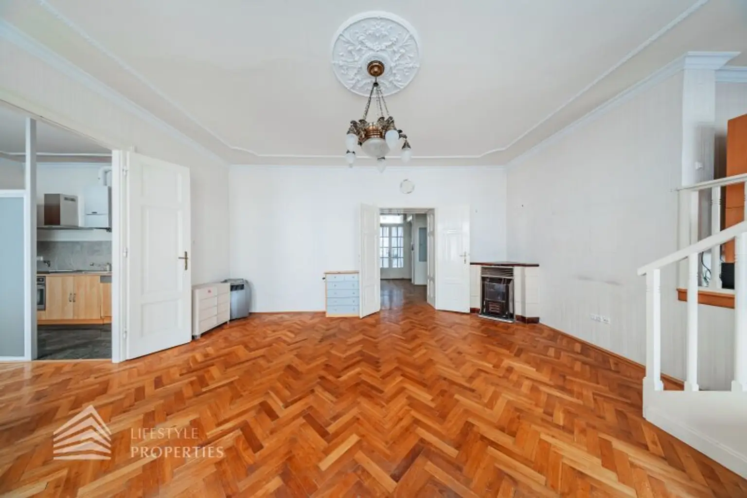 Charmante 3-Zimmer Altbauwohnung mit Loggia, Nähe Volksoper