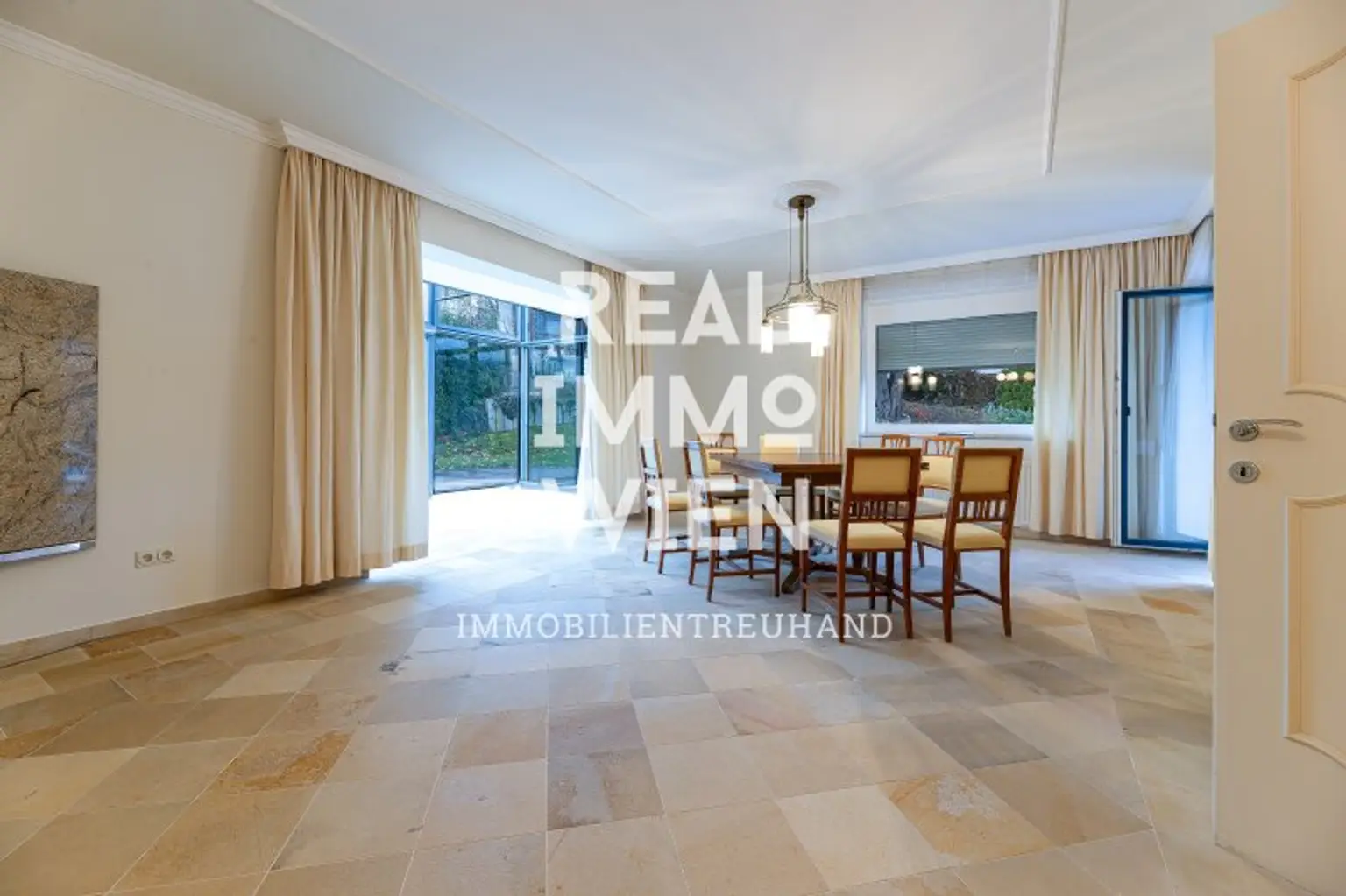 Moderne Villa mit Traumblick am Rande der Stadt..