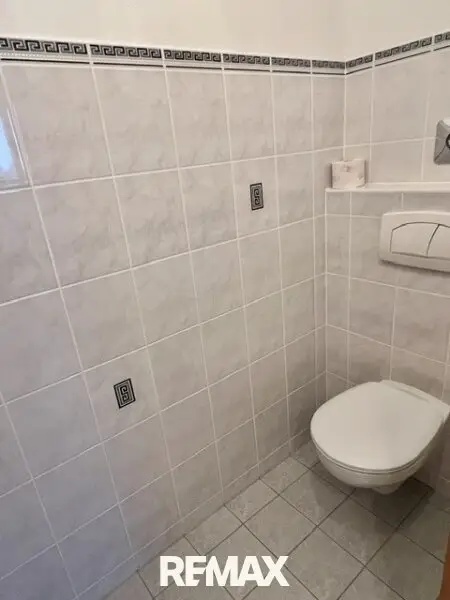 separates WC