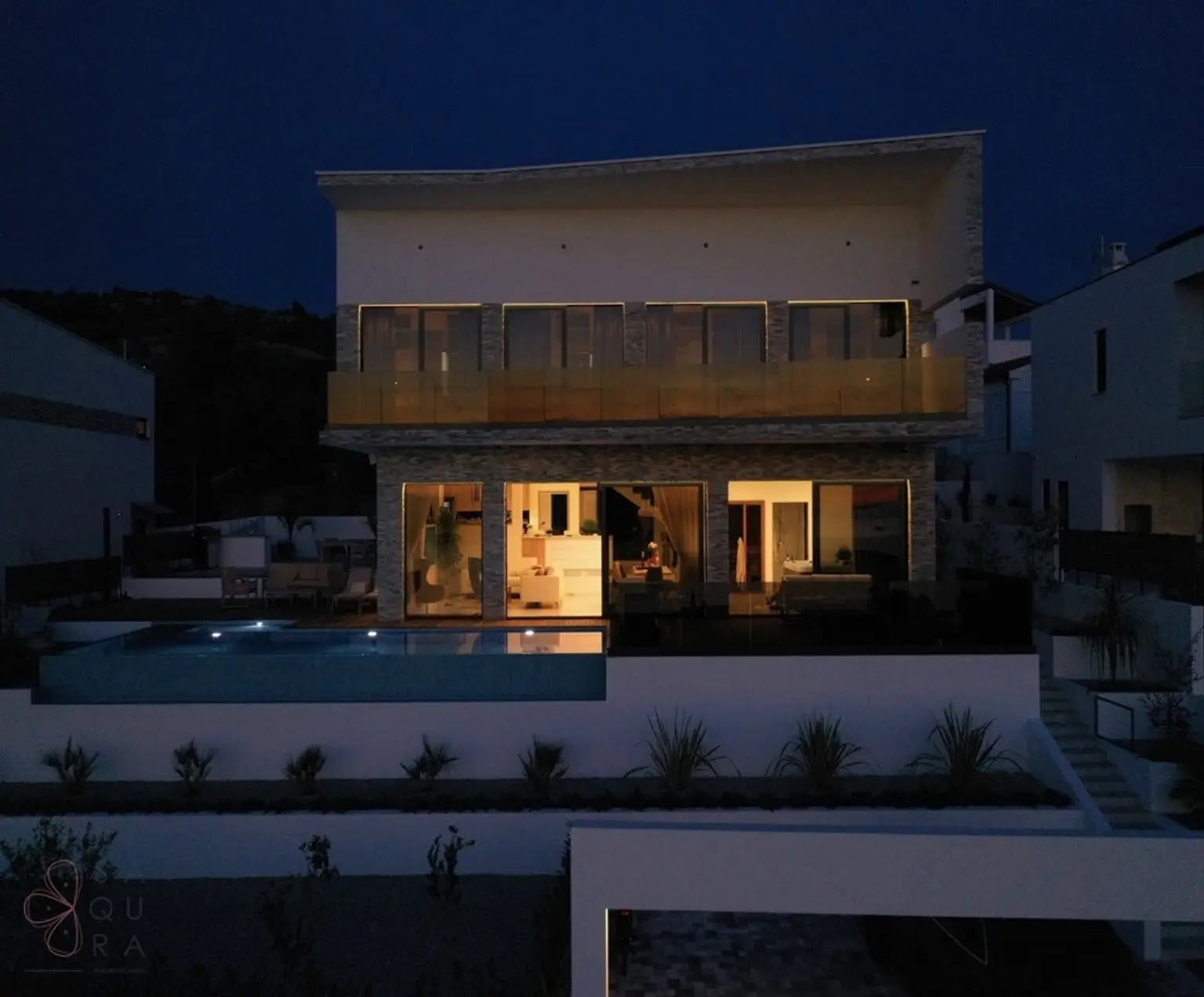 Moderne Villa mit Meerblick in Rogoznica – Eleganz und Erholung nur 80 m vom Meer